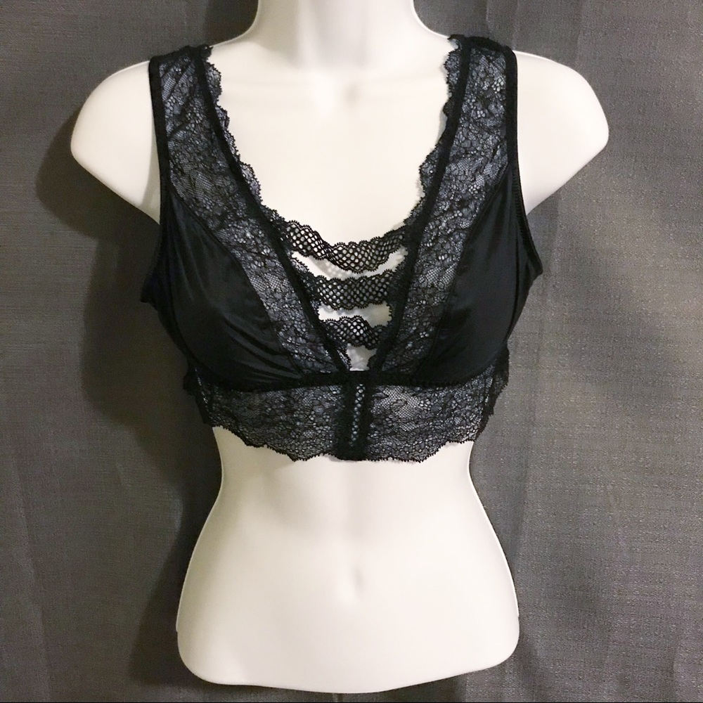 NWT Victoria’s Secret Bralette Size Medium